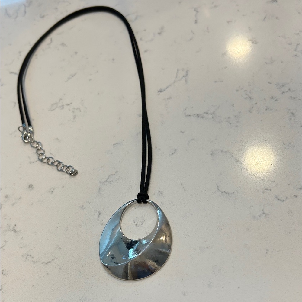 Chic Silver Pendant Necklace